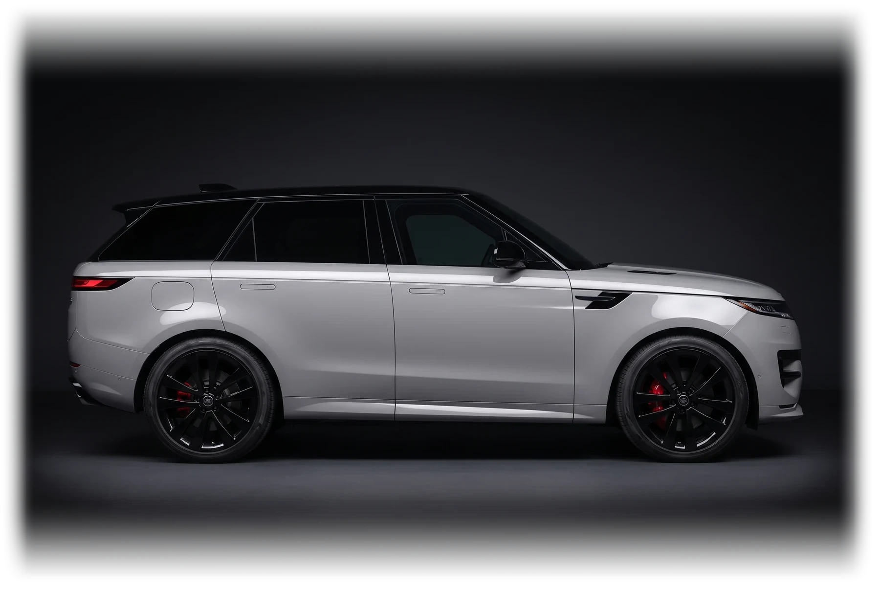 Range Rover Sport, view 3 of 4